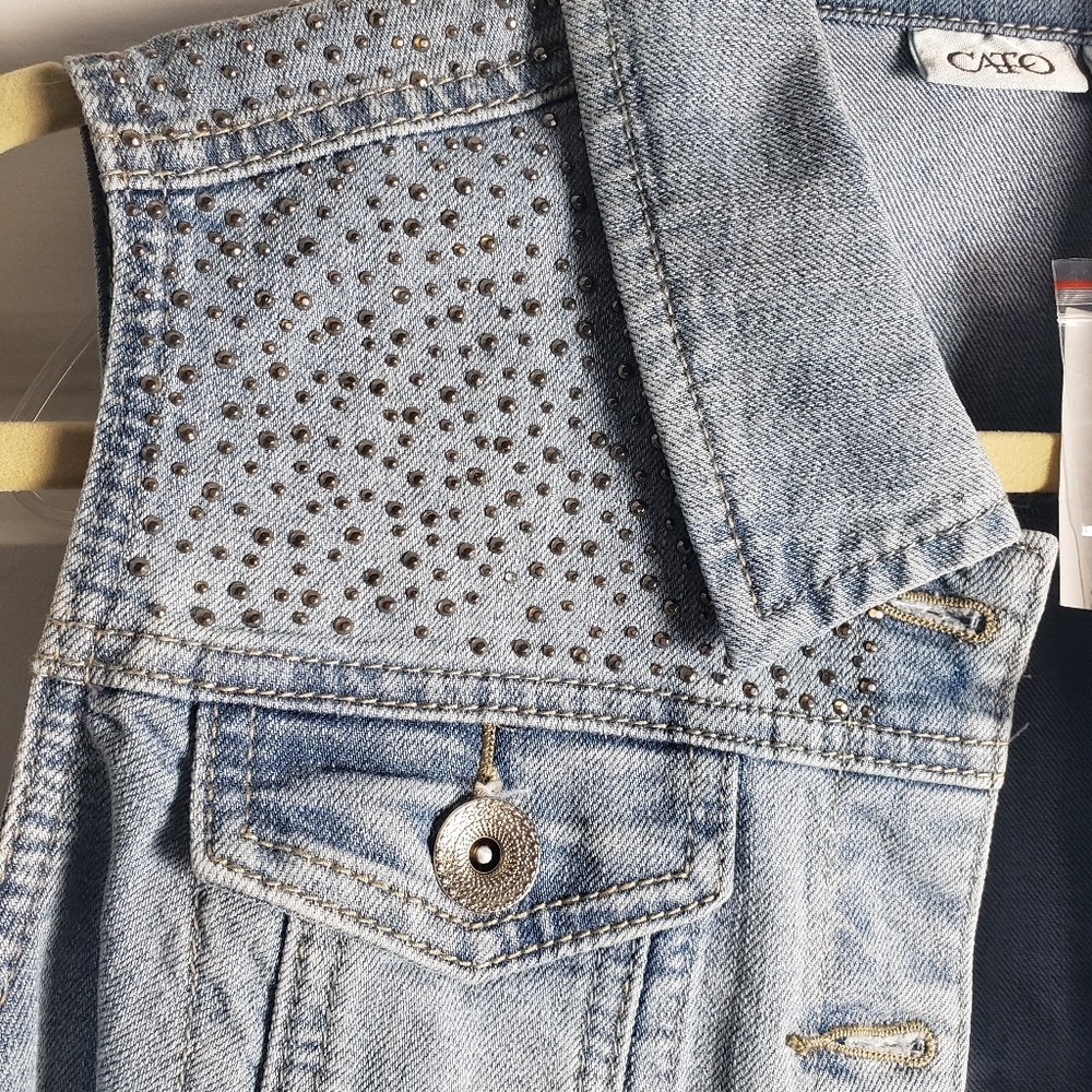 NWT CATO Light Wash Denim Jean Silver Studded Button Front Vest - Picture 2 of 8